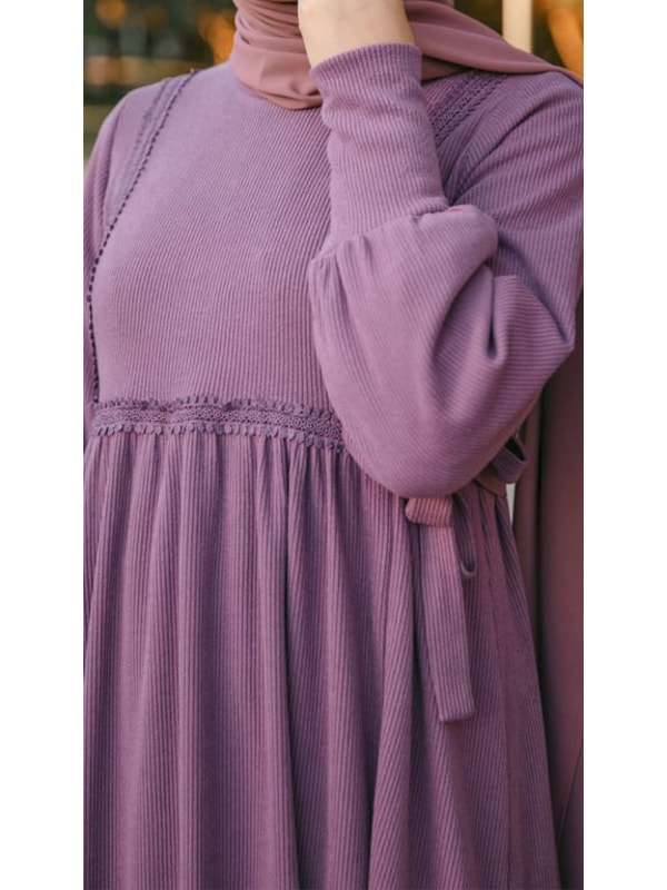 Yandan Bağlamalı Dantelli Örme Elbise