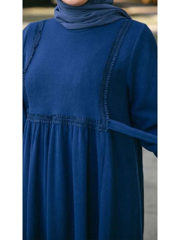 Yandan Bağlamalı Dantelli Örme Elbise