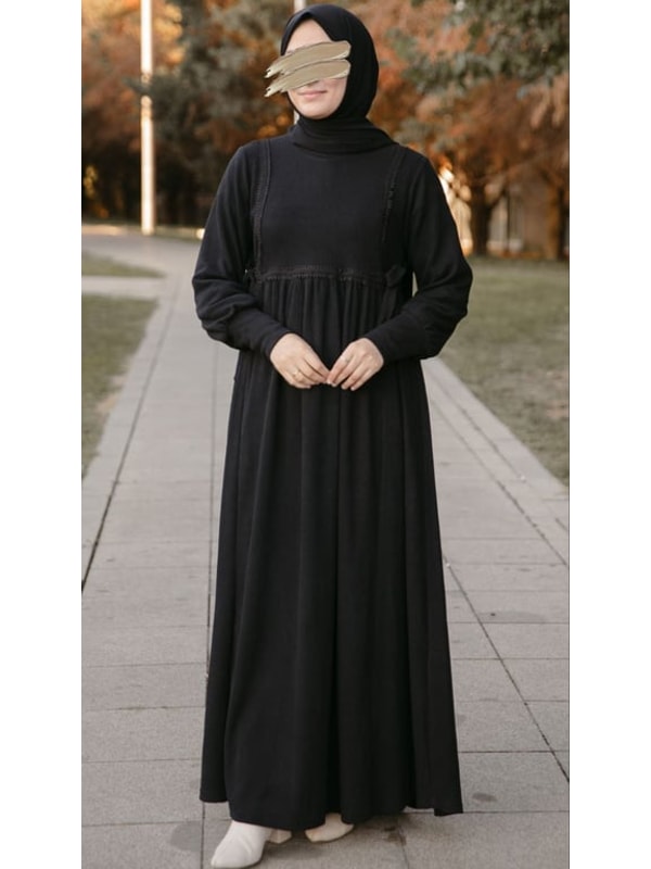 Yandan Bağlamalı Dantelli Örme Elbise