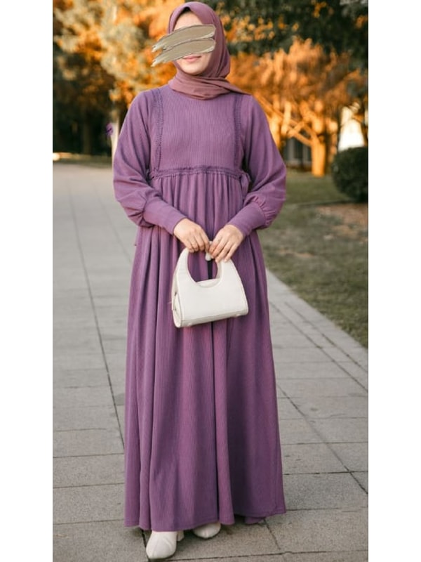 Yandan Bağlamalı Dantelli Örme Elbise