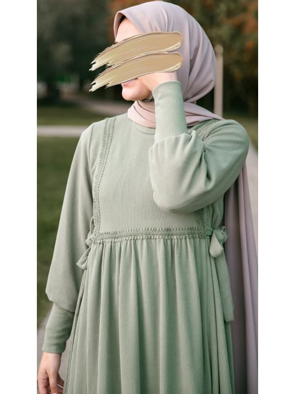 Yandan Bağlamalı Dantelli Örme Elbise