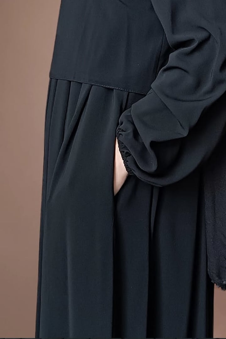 Pileli İpek Elbise Ferace