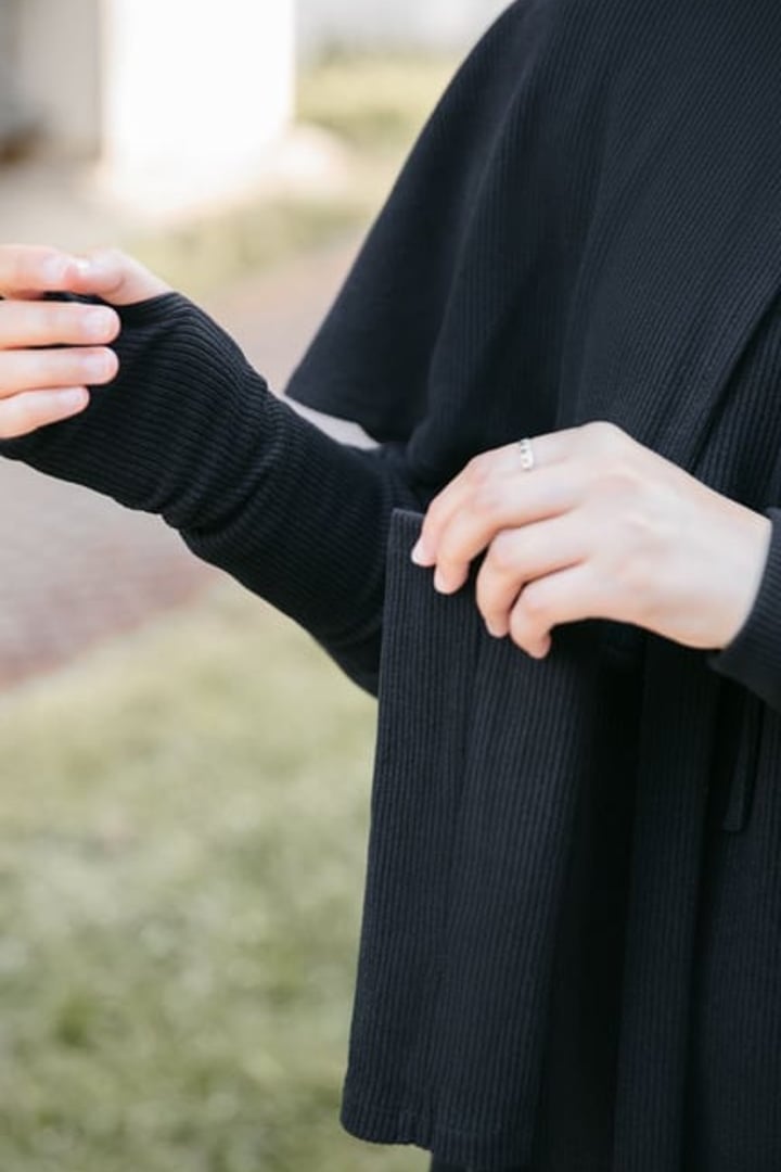 Pelerinli Örme Elbise